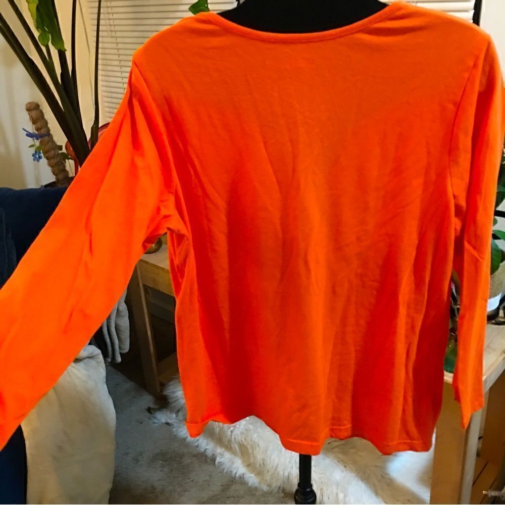 New! Super comfy Halloween 🎃 Tee - Picture 2 of 5
